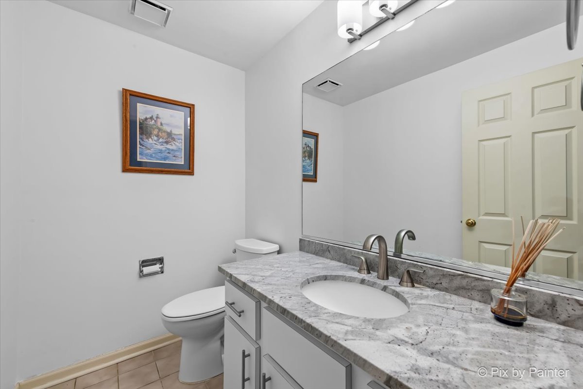 904 Shoreline Road, Unit 925 Lake Barrington, IL 60010 - Photo 31 of 46 Gallery Image 31