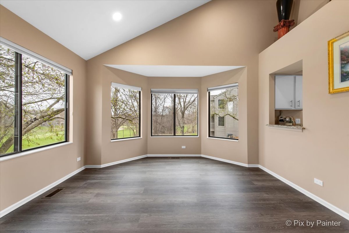 904 Shoreline Road, Unit 925 Lake Barrington, IL 60010 - Photo 9 of 46 Gallery Image 9