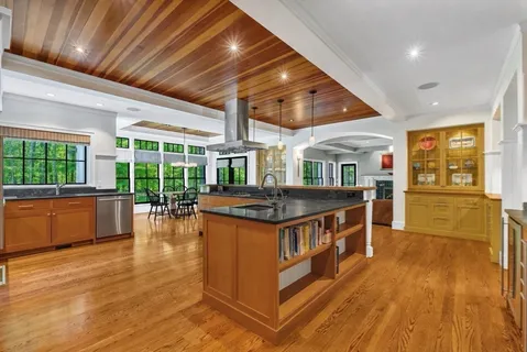 $5,250,000 | 10 Chandler Circle, Weston, MA 02493
