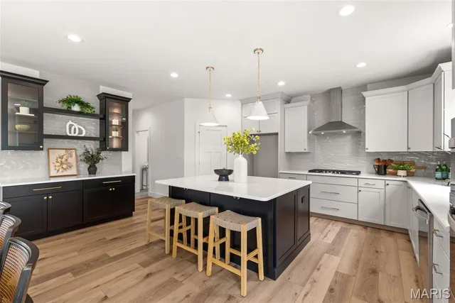 $594,296 | 537 Ryehill Drive, St. Peters, MO 63376