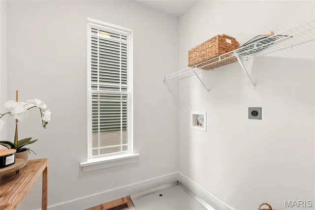 $594,296 | 537 Ryehill Drive, St. Peters, MO 63376