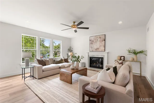 $594,296 | 537 Ryehill Drive, St. Peters, MO 63376