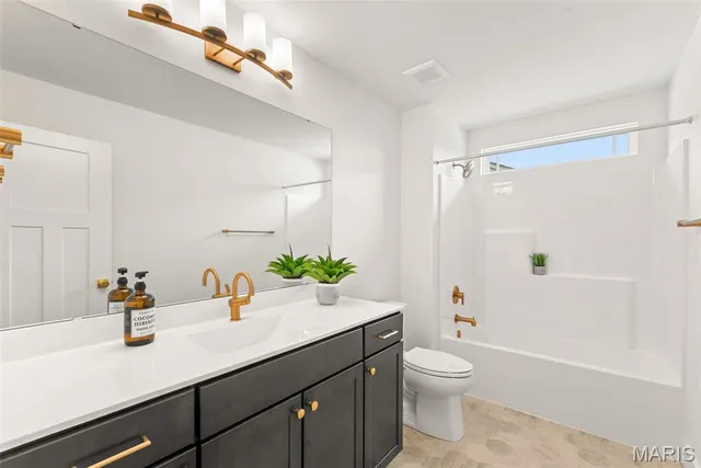 $594,296 | 537 Ryehill Drive, St. Peters, MO 63376