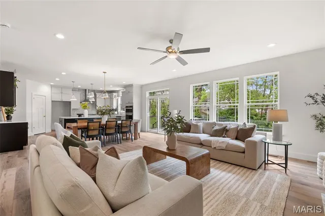 $594,296 | 537 Ryehill Drive, St. Peters, MO 63376