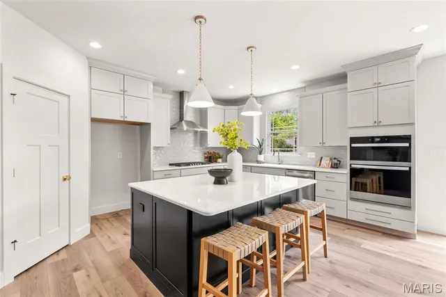 $594,296 | 537 Ryehill Drive, St. Peters, MO 63376