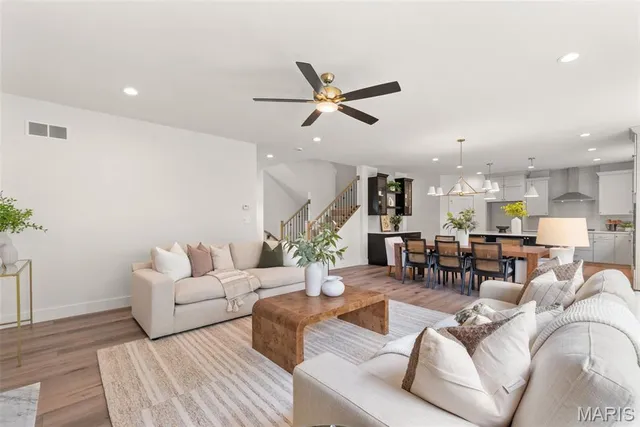 $594,296 | 537 Ryehill Drive, St. Peters, MO 63376