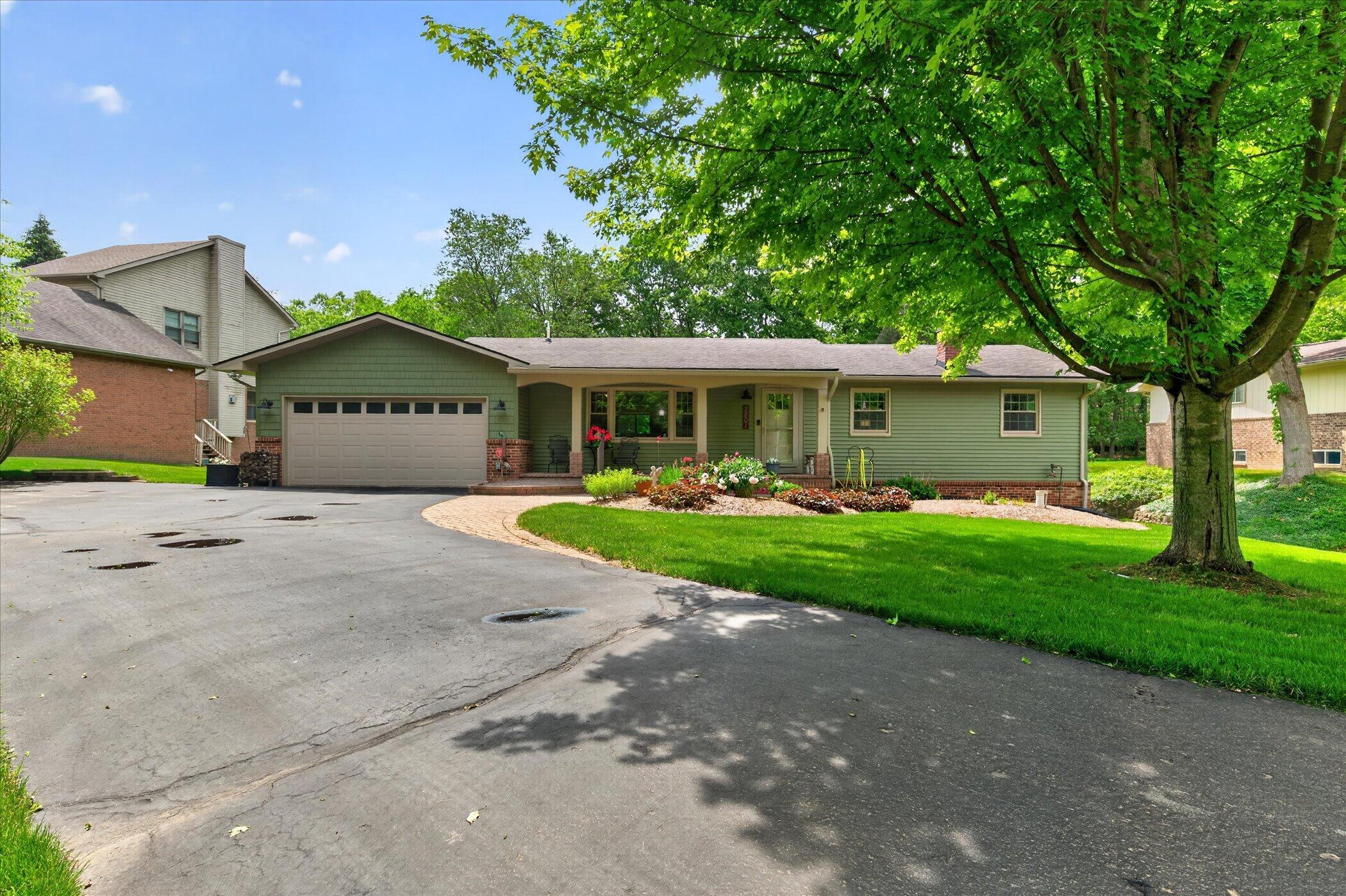 2801 North Tipsico Lake Road Hartland, MI 48353 - Photo 2 of 77 03-2801-N-Tipsico-Lake-Rd-WindowStill
