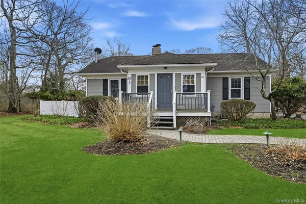 $749,000 | 21 King Street, Hampton Bays, NY 11946