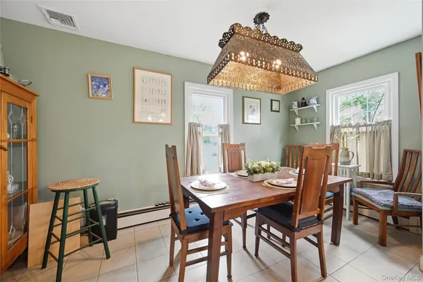 $749,000 | 21 King Street, Hampton Bays, NY 11946