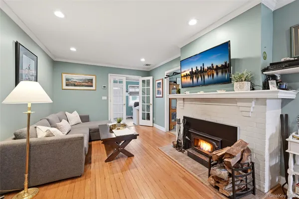 $749,000 | 21 King Street, Hampton Bays, NY 11946