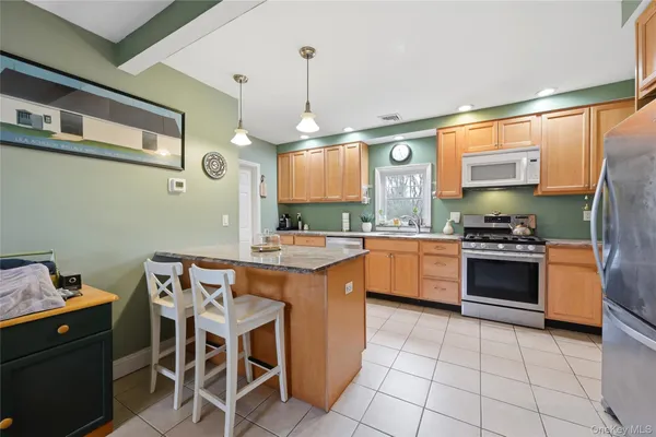 $749,000 | 21 King Street, Hampton Bays, NY 11946