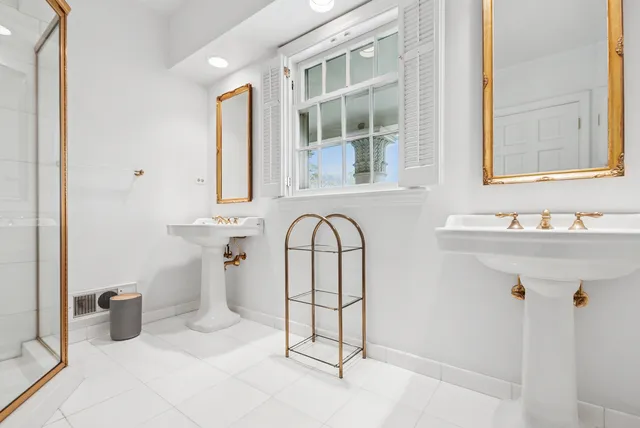 $2,299,000 | 1053 Laurie Lane, Burr Ridge, IL 60527