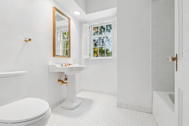 $2,299,000 | 1053 Laurie Lane, Burr Ridge, IL 60527