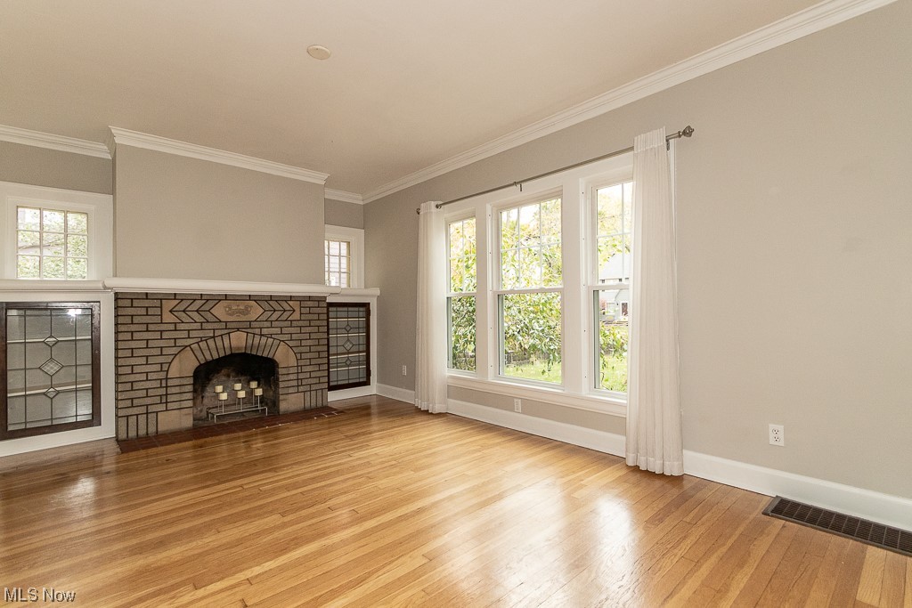 1345 Plainfield Road Cleveland, OH 44121 - Photo 5 of 33 Statement fireplace with built-ins