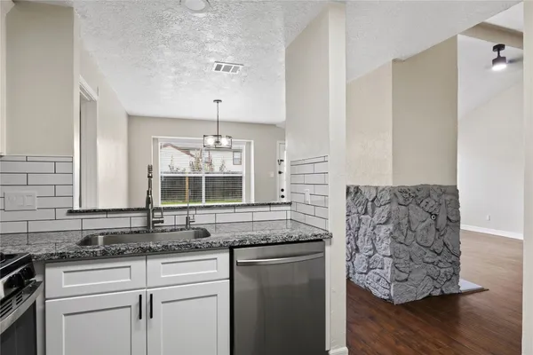 $2,350 | 2606 Northern Drive, League City, TX 77573