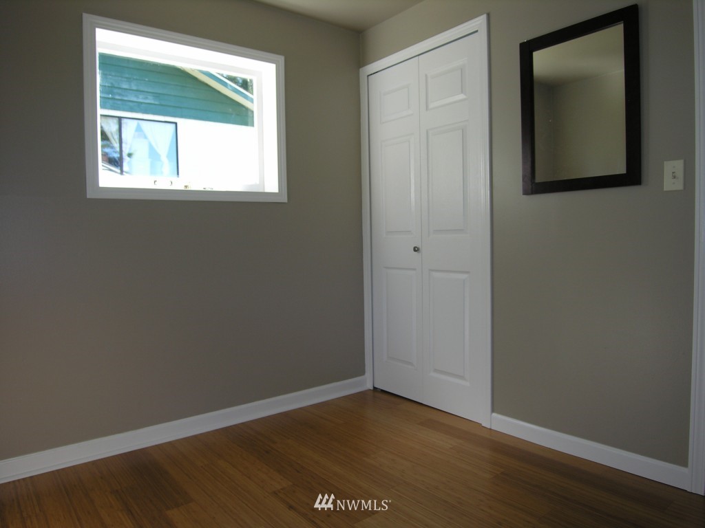 3600 Northeast 6th Place Renton, WA 98056 - Photo 8 of 14 an empty room with a window