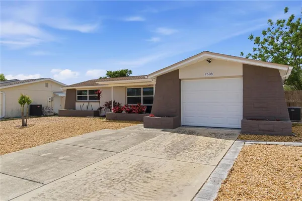 $2,400 | 7608 Sue Ellen Drive, Port Richey, FL 34668