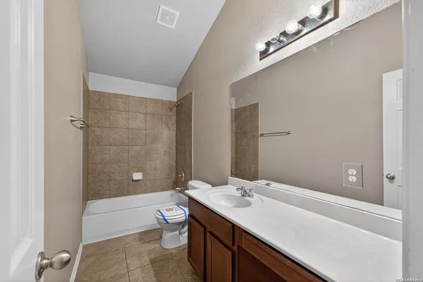 $2,000 | 201 Canyon Vista, Cibolo, TX 78108