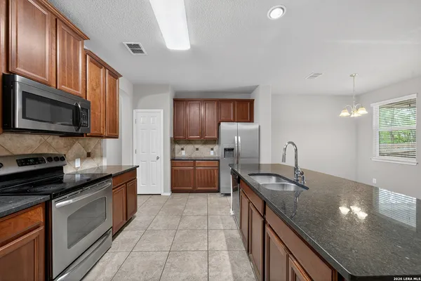 $2,000 | 201 Canyon Vista, Cibolo, TX 78108