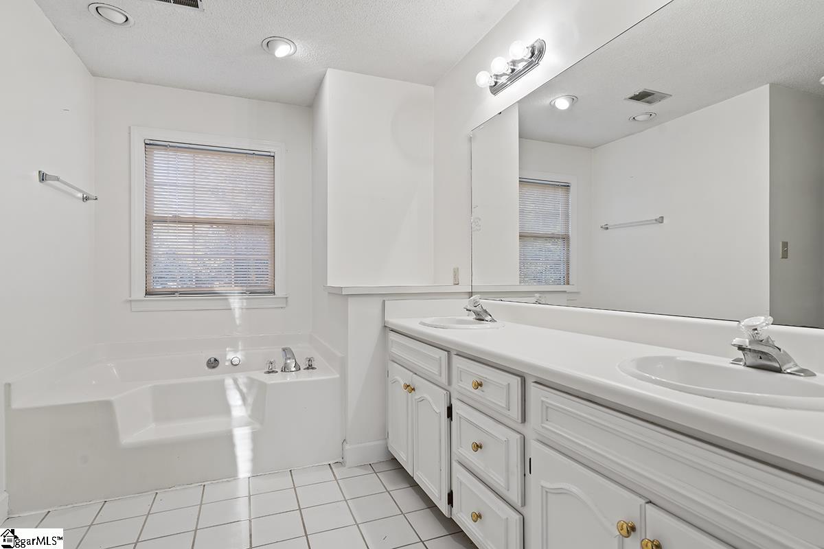 208 Farmdale Road Hodges, SC 29653 - Photo 20 of 36
