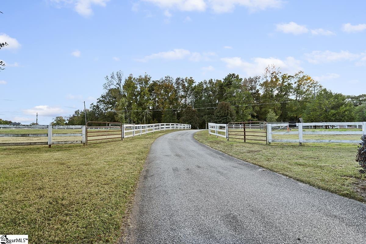 208 Farmdale Road Hodges, SC 29653 - Photo 29 of 36