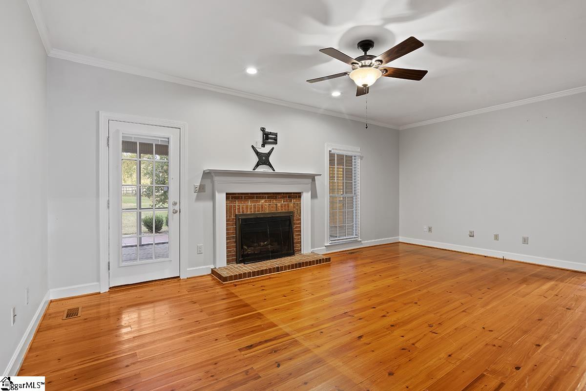 208 Farmdale Road Hodges, SC 29653 - Photo 5 of 36