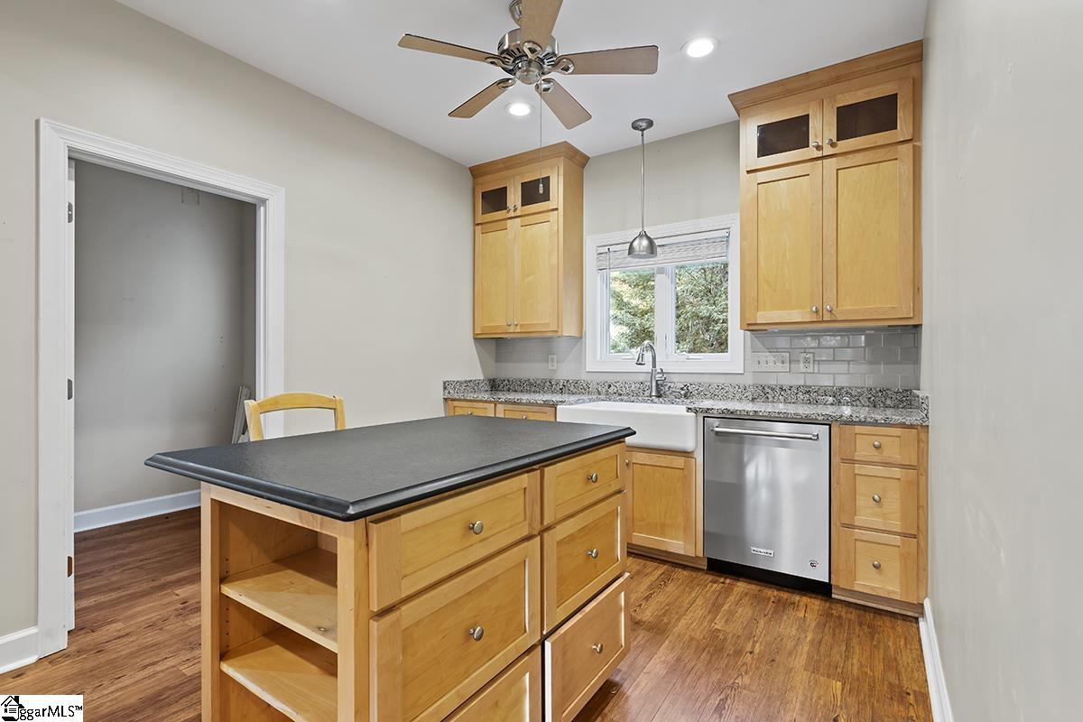 208 Farmdale Road Hodges, SC 29653 - Photo 6 of 36
