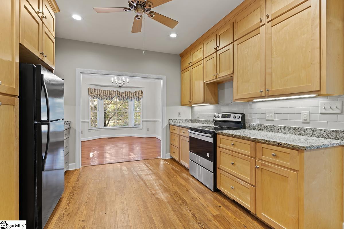 208 Farmdale Road Hodges, SC 29653 - Photo 7 of 36