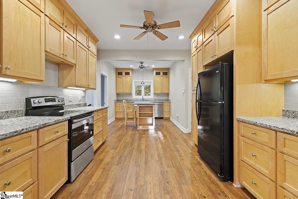 208 Farmdale Road Hodges, SC 29653 - Photo 8 of 36