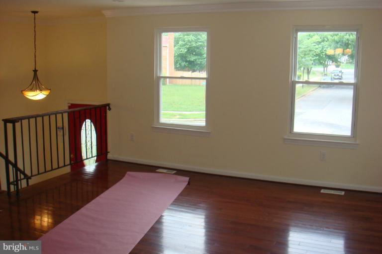 3614 Stonesboro Road Fort Washington, MD 20744 - Photo 4 of 20 Living Room