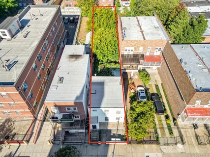 $1,798,000 | 25-14 Crescent Street | Astoria