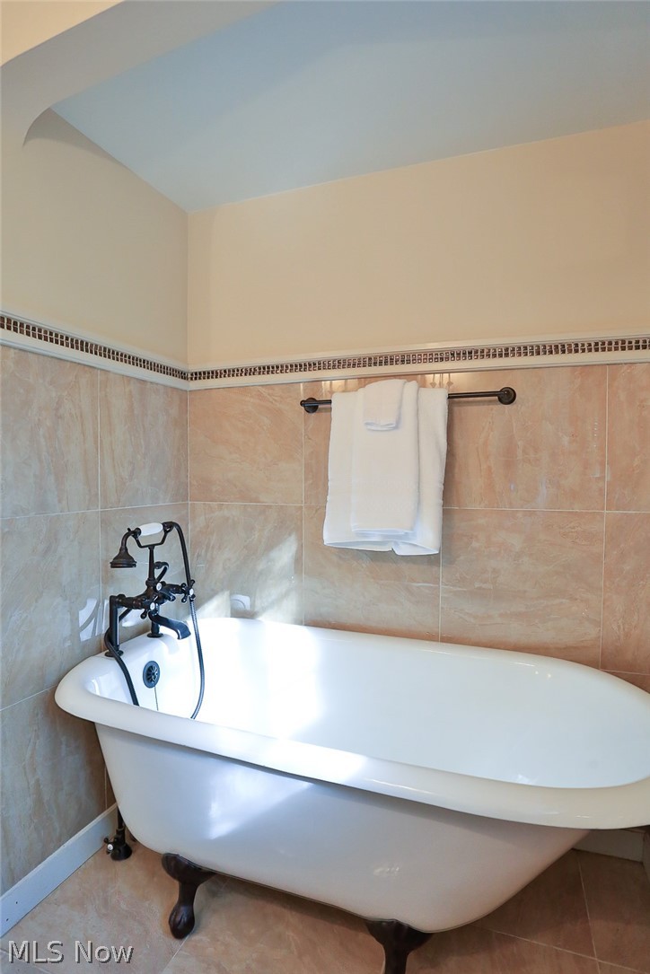 2427 Chatham Road Akron, OH 44313 - Photo 20 of 33 Gallery Image 20