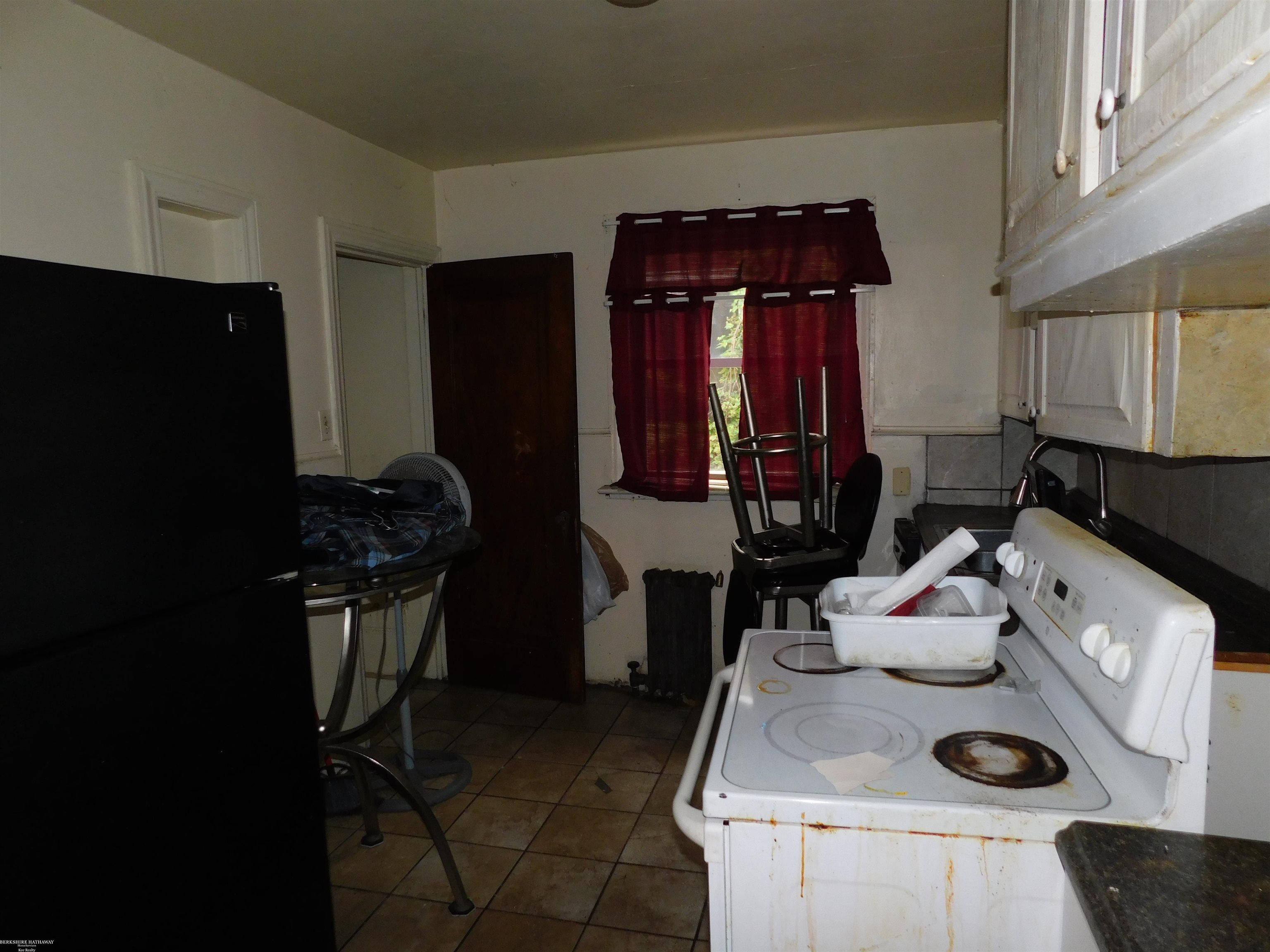 5737 Audubon Road Detroit, MI 48224 - Photo 6 of 26 50176017-7564a2af-49a6-4286-a5ae-b47cdfa7f83e.JPG