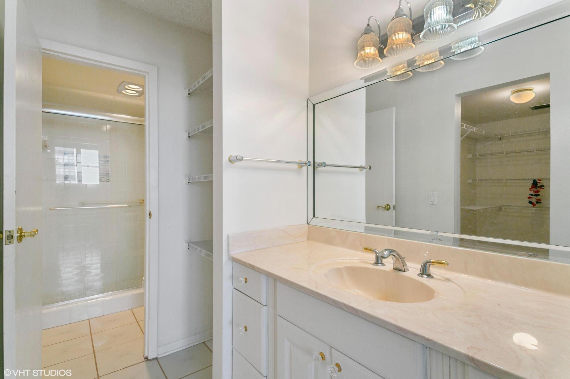 336 Golfview Road, Unit 604 North Palm Beach, FL 33408 - Photo 6 of 16 Master Bath