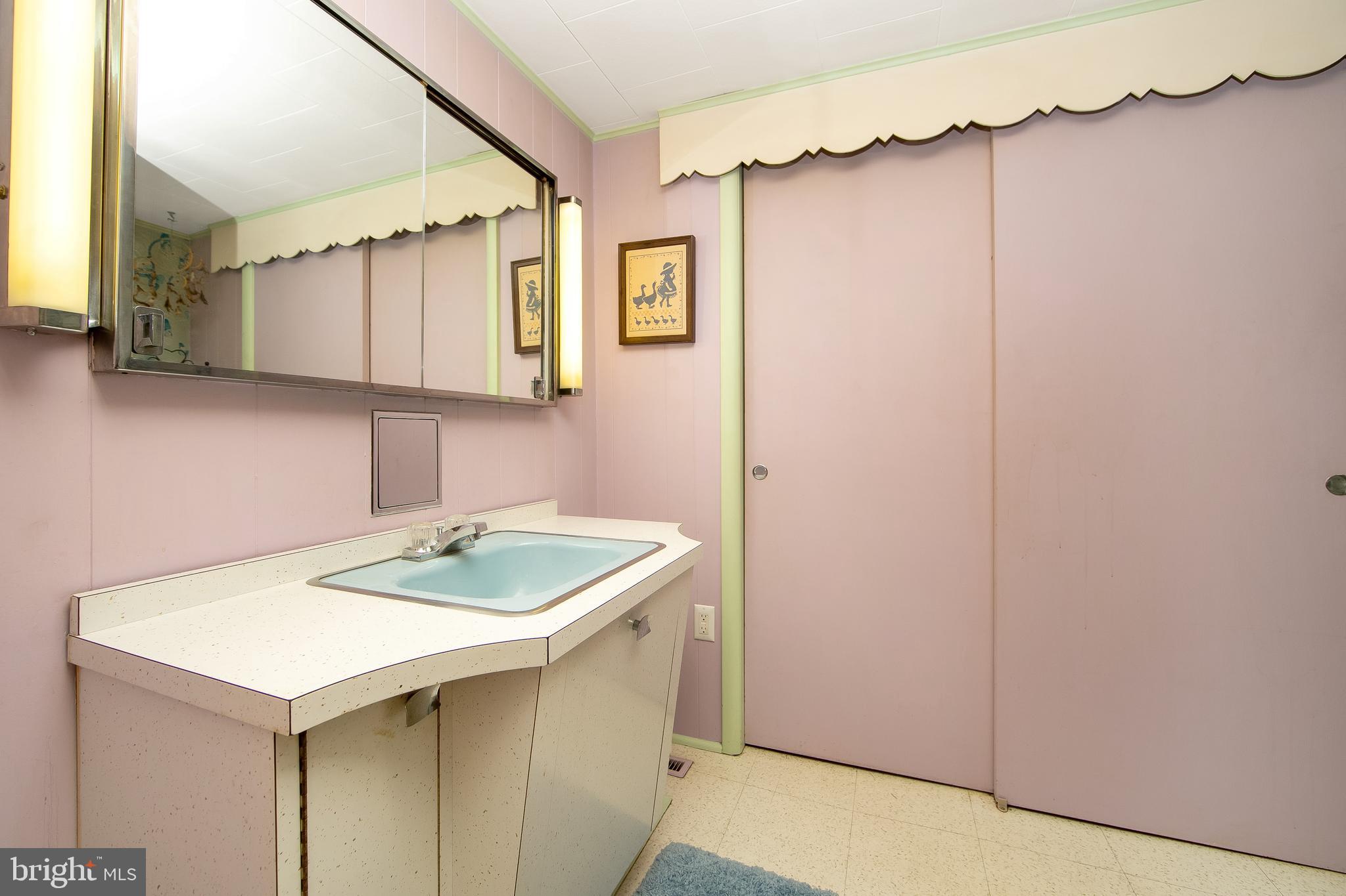 22 Holly Road Clementon, NJ 08021 - Photo 25 of 38 1/2 bath off dining room