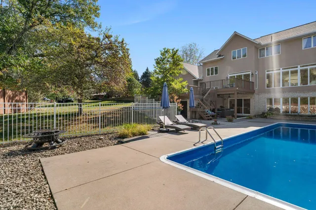 $949,900 | 2345 South Oak Drive, Red Wing, MN 55066