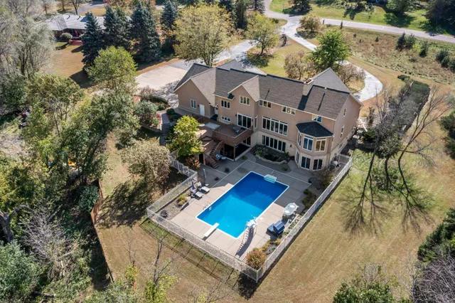 $949,900 | 2345 South Oak Drive, Red Wing, MN 55066