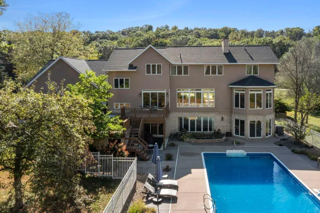 $949,900 | 2345 South Oak Drive, Red Wing, MN 55066