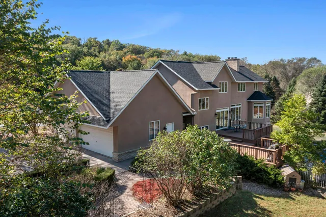 $949,900 | 2345 South Oak Drive, Red Wing, MN 55066