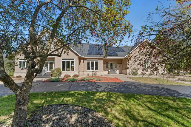 $949,900 | 2345 South Oak Drive, Red Wing, MN 55066