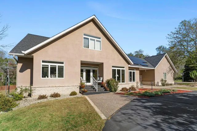 $949,900 | 2345 South Oak Drive, Red Wing, MN 55066