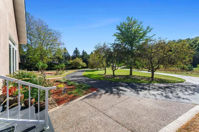 $949,900 | 2345 South Oak Drive, Red Wing, MN 55066