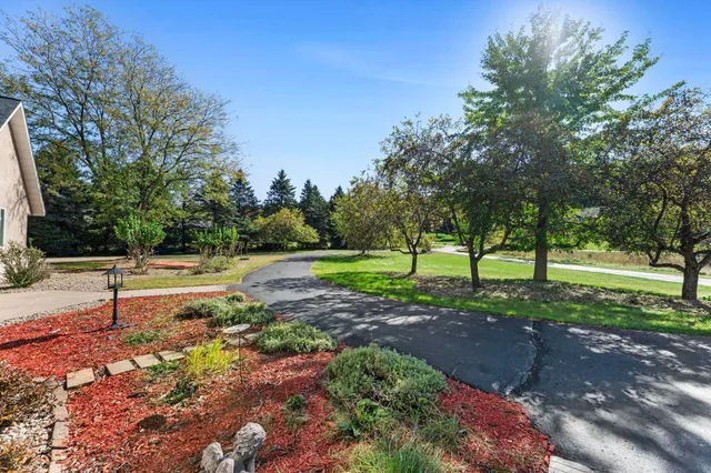 $949,900 | 2345 South Oak Drive, Red Wing, MN 55066