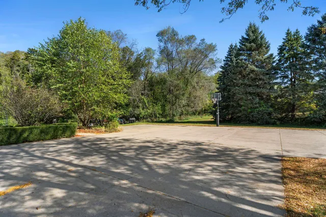 $949,900 | 2345 South Oak Drive, Red Wing, MN 55066