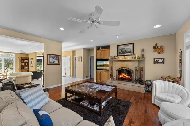 $949,900 | 2345 South Oak Drive, Red Wing, MN 55066