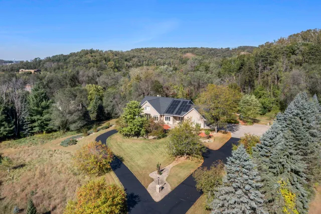 $949,900 | 2345 South Oak Drive, Red Wing, MN 55066