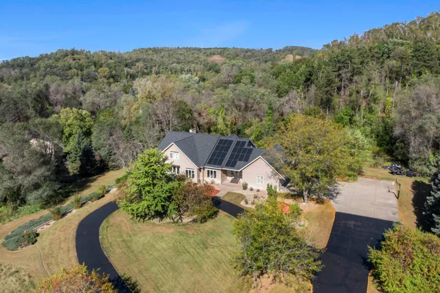 $949,900 | 2345 South Oak Drive, Red Wing, MN 55066
