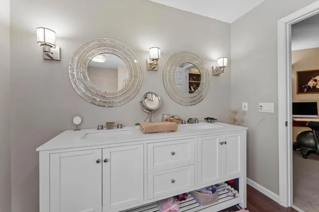 $949,900 | 2345 South Oak Drive, Red Wing, MN 55066