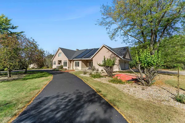 $1,199,000 | 2345 South Oak Drive, Red Wing, MN 55066