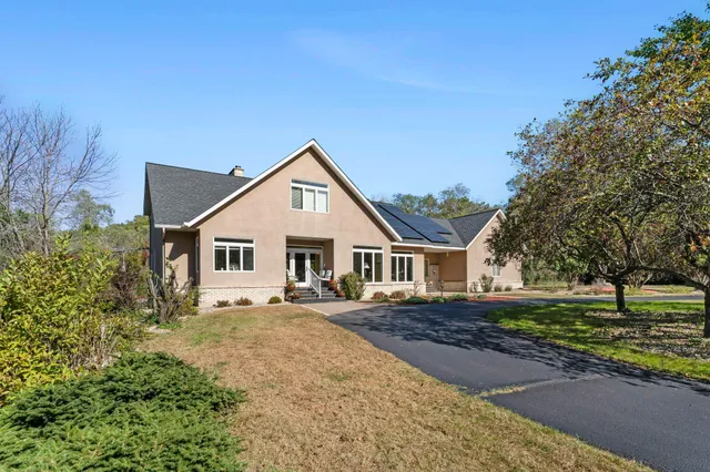 $949,900 | 2345 South Oak Drive, Red Wing, MN 55066